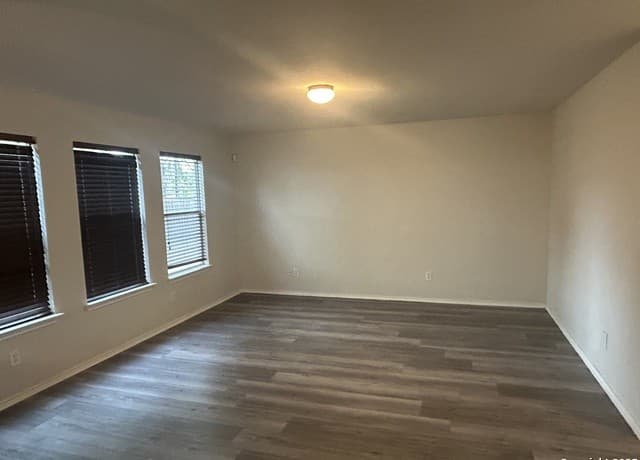 307 Lucille — photo 5