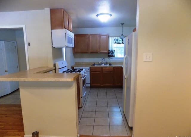 636 W Norwood — photo 5