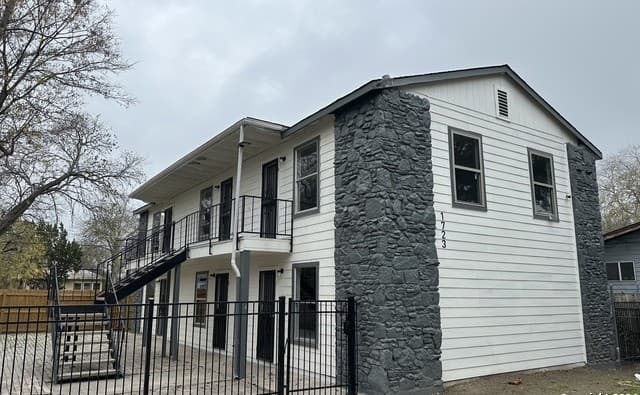 1723 W Mayfield Blvd Unit 2 — photo 1