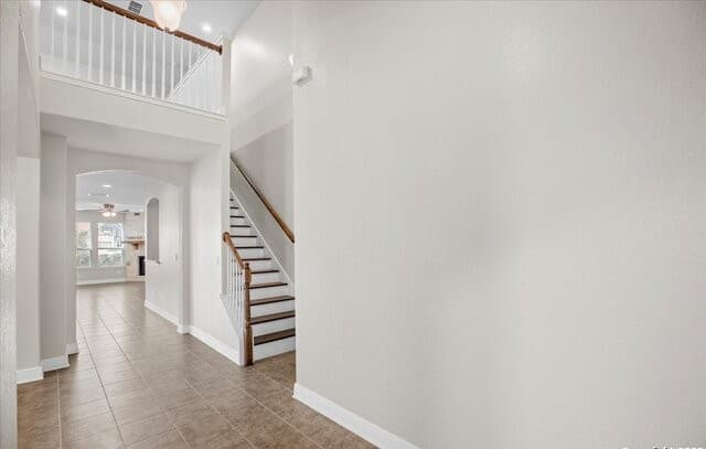 9107 Curling Post — photo 2