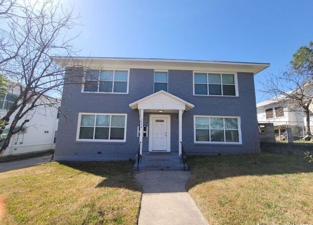 1-bedroom rental at 1026 French Unit 3 in San Antonio, TX — photo 2