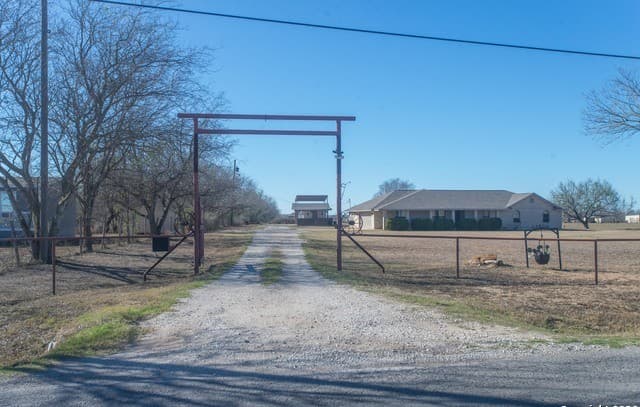 930 County Road 2720 — photo 2