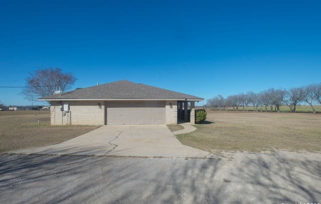 930 County Road 2720 — photo 3