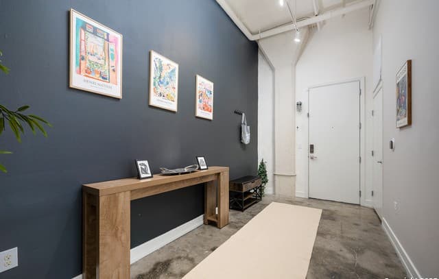 1401 S Flores Unit 202 — photo 2