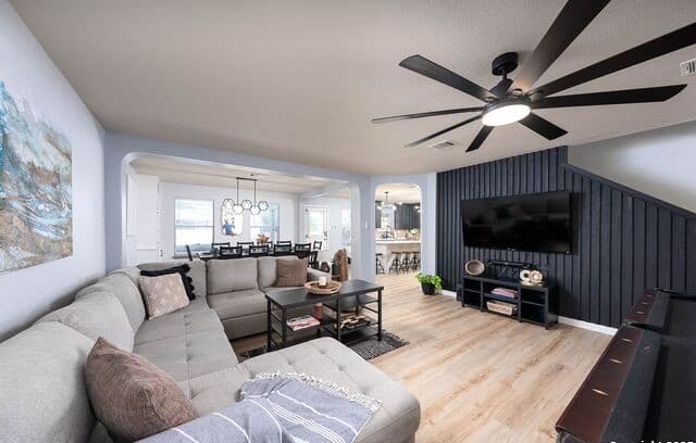 9811 Magnolia — photo 4