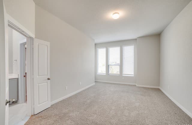 4506 Stark Aly — photo 5