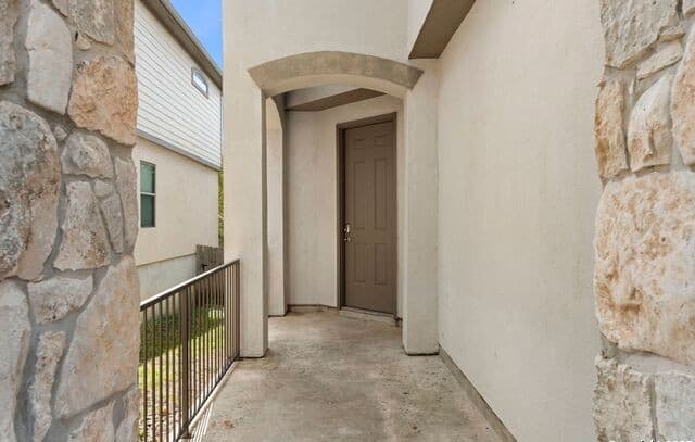 1230 Nicholas Manor — photo 2