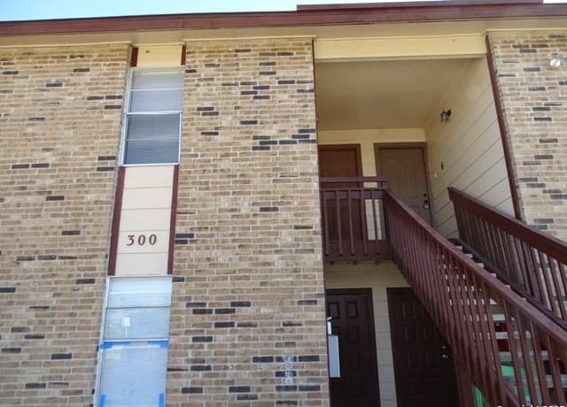 300 Moursund Blvd. Unit 4 — photo 1