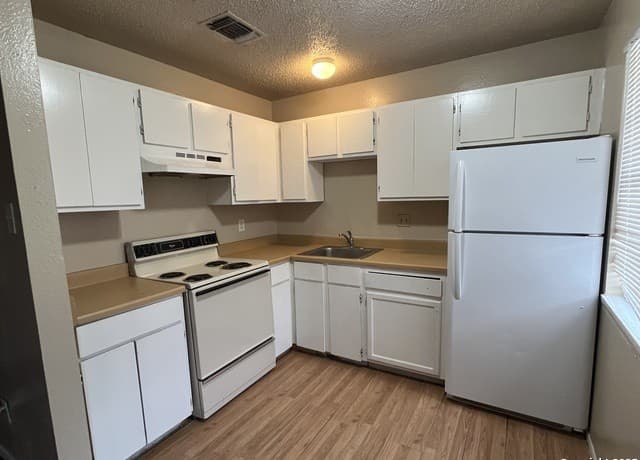 300 Moursund Blvd. Unit 4 — photo 5