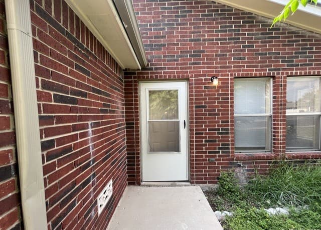 5619 Lakebend West Unit B — photo 2