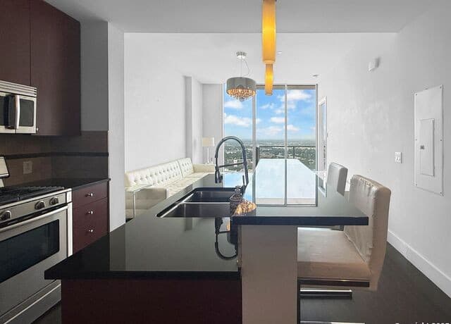 610 E Market Unit 3213 — photo 1