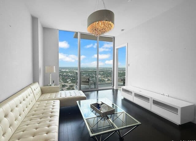 610 E Market Unit 3213 — photo 3