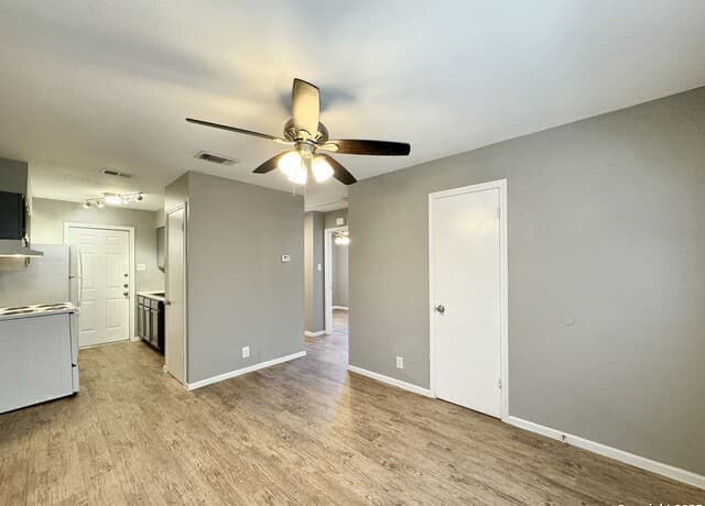 844 E Sunshine Dr Unit 401 — photo 1