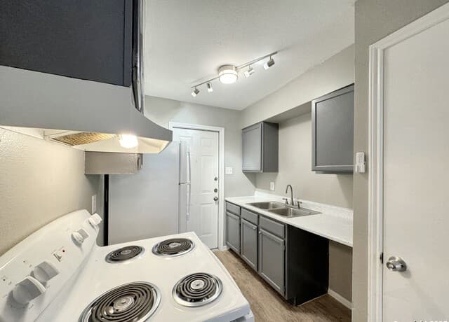 844 E Sunshine Dr Unit 401 — photo 4