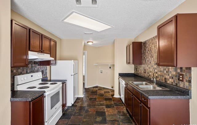 7807 Clipper Pass — photo 2