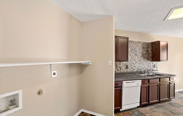 7807 Clipper Pass — photo 4