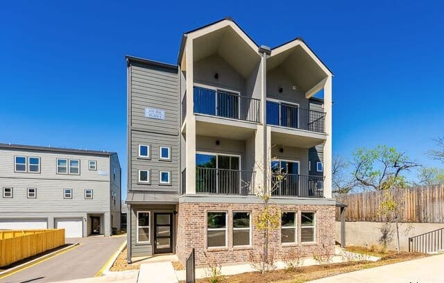 419 Ira Avenue Unit 1101