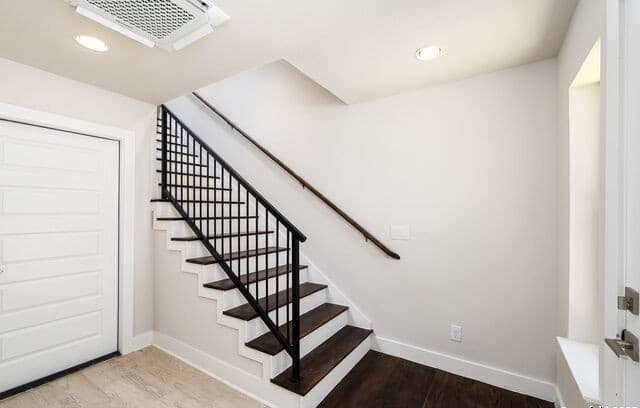 419 Ira Avenue Unit 1102 — photo 3