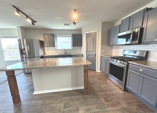 14721 Hooded Merganser — photo 5