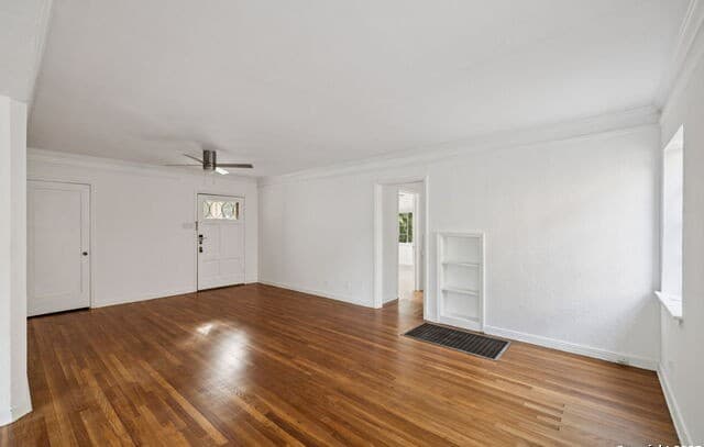 2-bedroom rental at 515 E Olmos Dr Unit 2 in Olmos Park, TX — photo 4