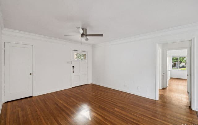 2-bedroom rental at 515 E Olmos Dr Unit 2 in Olmos Park, TX — photo 5