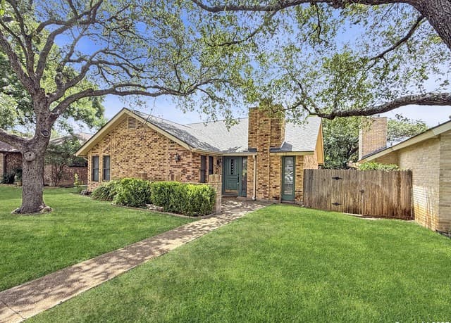 16918 Summer Creek Dr — photo 2