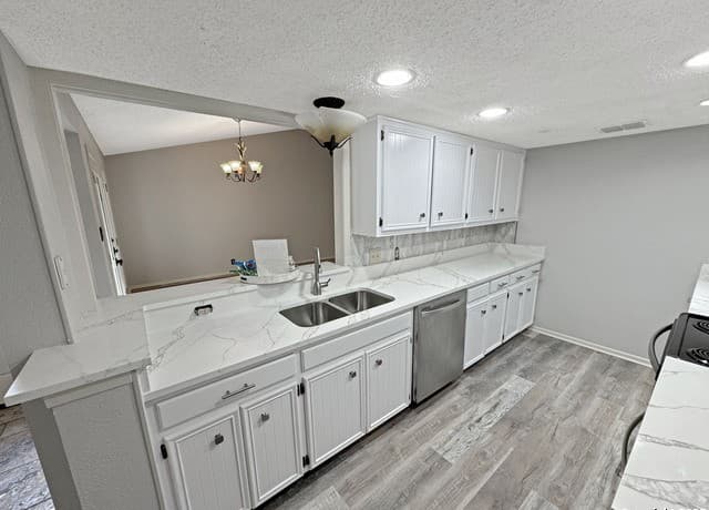 16918 Summer Creek Dr — photo 3