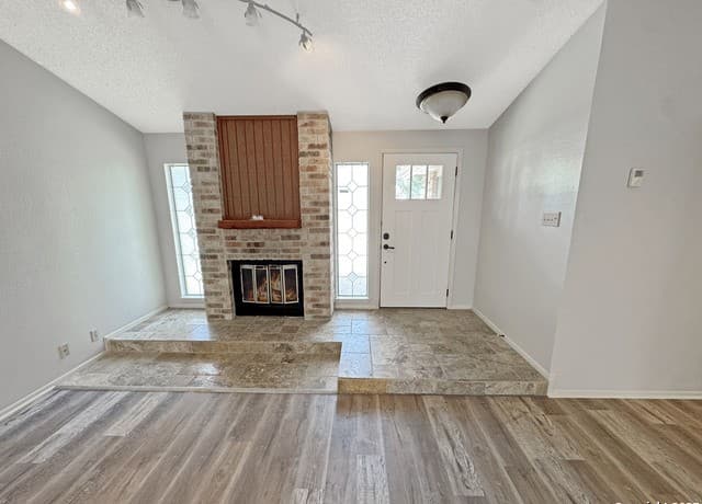 16918 Summer Creek Dr — photo 5