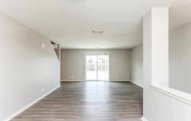 6135 Lyndell Springs — photo 3