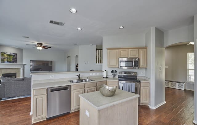 935 Calico — photo 2