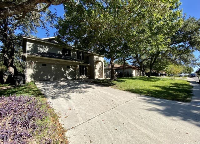 8911 Shady Leaf — photo 2