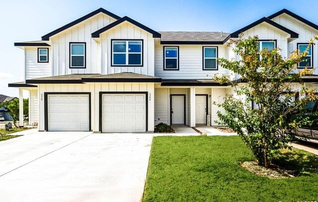 266 Stefan Estate — photo 2