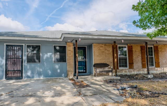 313 Renee — photo 2