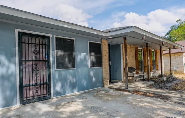 313 Renee — photo 3