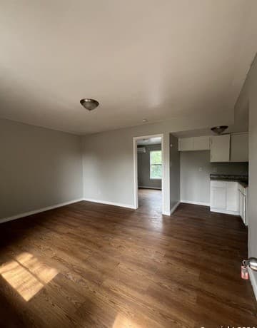 1-bedroom rental at 1723 W Mayfield Blvd Unit 5 in San Antonio, TX — photo 2