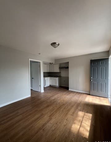 1-bedroom rental at 1723 W Mayfield Blvd Unit 5 in San Antonio, TX — photo 3