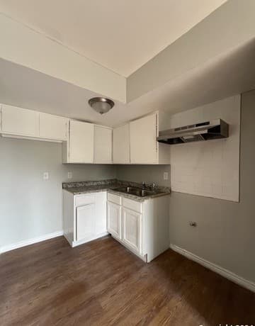 1-bedroom rental at 1723 W Mayfield Blvd Unit 5 in San Antonio, TX — photo 4