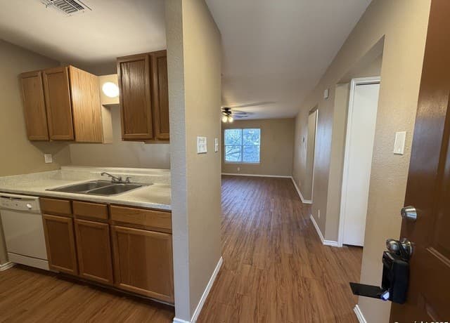 538 Dukeway Dr Unit D — photo 3