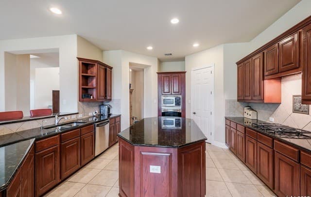 18039 Branson — photo 5