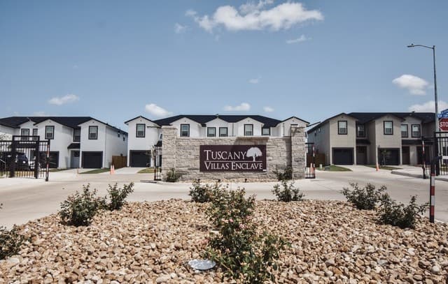 8431 Via Verona Unit 104 — photo 2