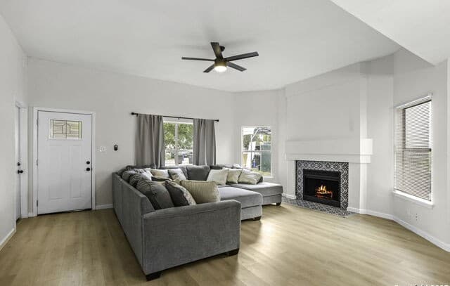 5734 Spring Sun — photo 3