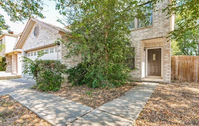 1210 Crossing Oaks — photo 2