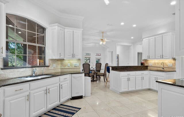 6 Regent Arms — photo 3