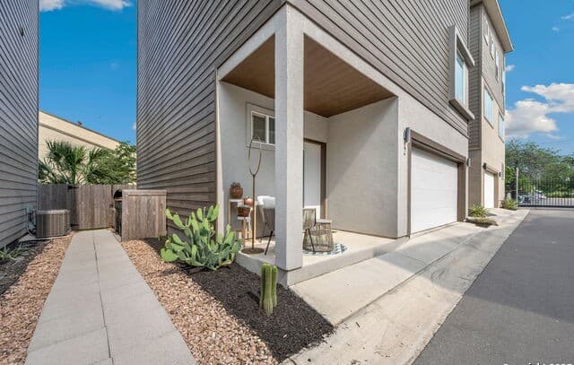 1618 W Lawndale Unit UNIT 2 — photo 2