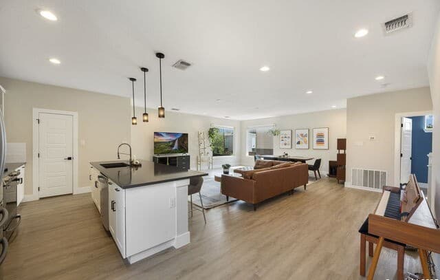 1618 W Lawndale Unit UNIT 2 — photo 5