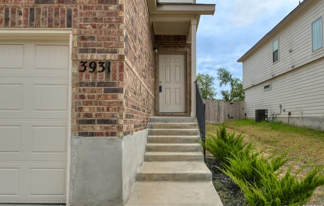 3931 Somers Crest — photo 3