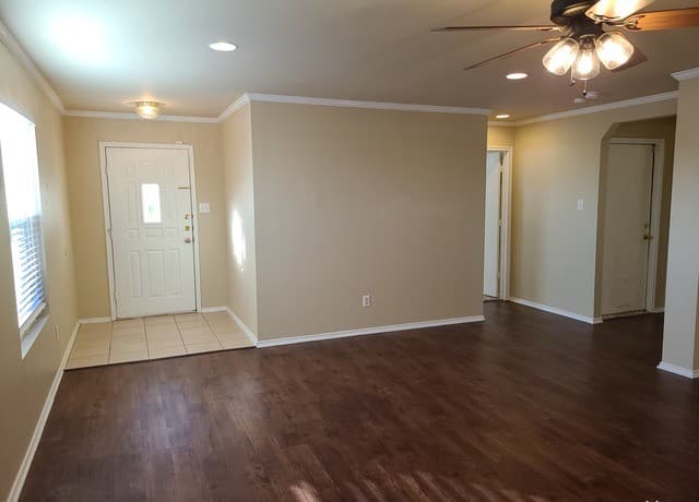 112 N Willow Run — photo 2