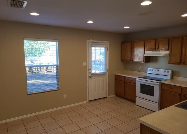 112 N Willow Run — photo 5