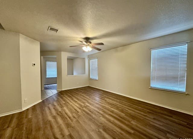 107 Cindy Lou Dr — photo 2