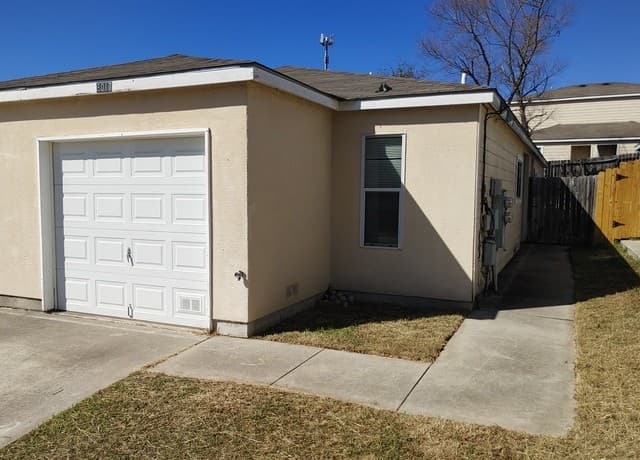 8017 Maverick Climb — photo 1